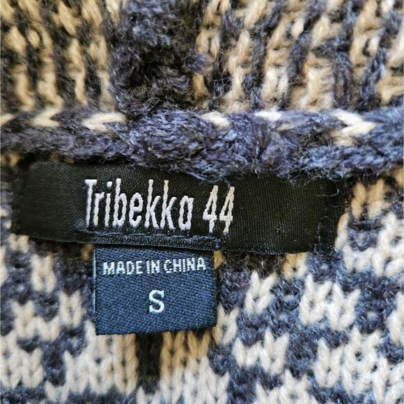 Tribekka 44 Sweater Gray White with Red Crushed Velvet Knit Cardi Size Small - Picture 10 of 10